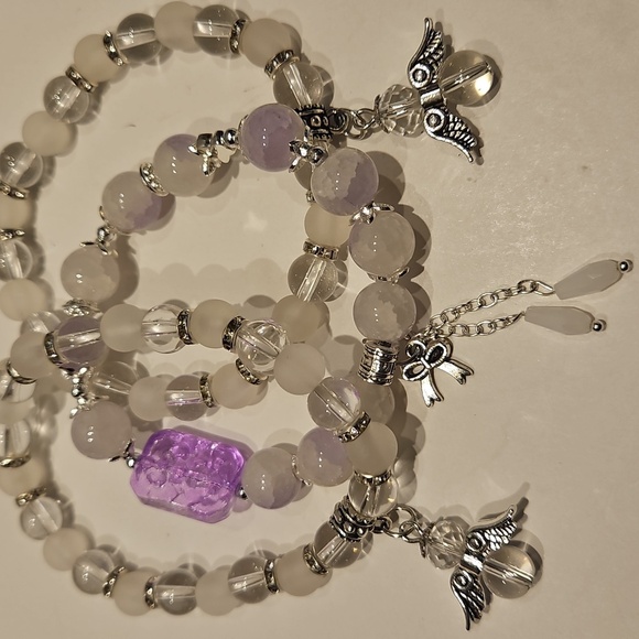 3 Lavender Tone, White & Clear Beads w/ Silvertone Accents Stretch Bracelets. - Picture 4 of 14